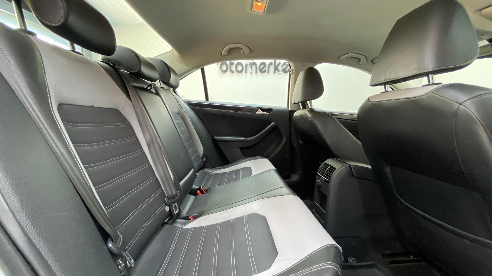 VOLKSWAGEN JETTA 15